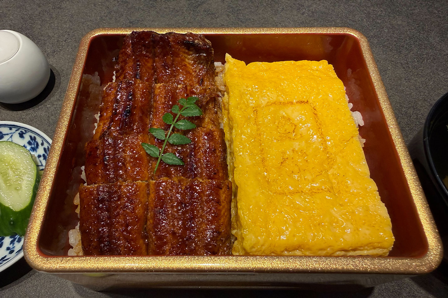  炭焼きうなぎ新栄[くわポチ限定　うな玉重　ペア]写真４